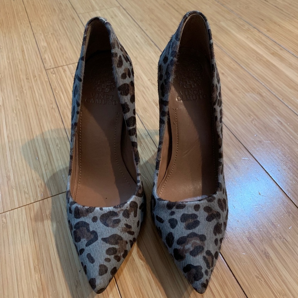 Vince Camuto Gray Leopard Pumps sz 6